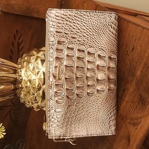 Brahmin wristlet